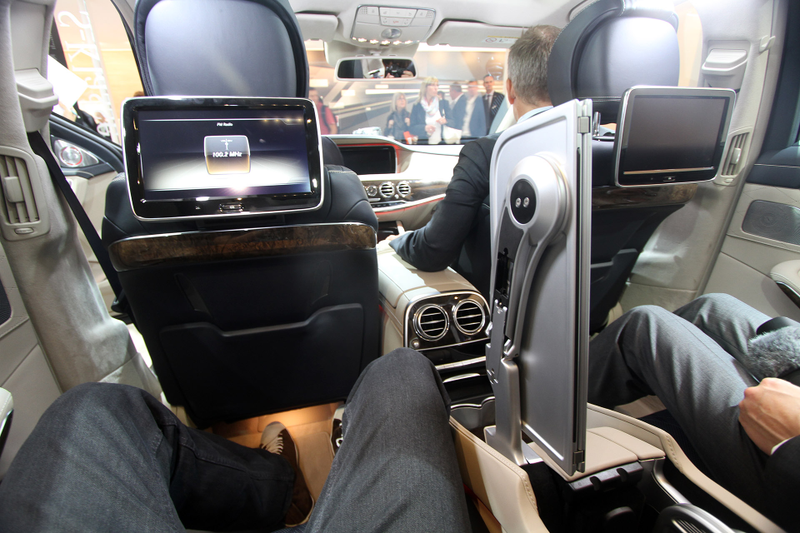 Illustration for article titled The Mercedes S-Class Has The Best Fold-Out Table Ever